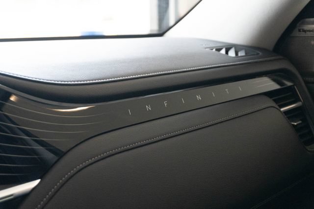 Used 2025 INFINITI QX80 Sensory AWD/4WD image 42
