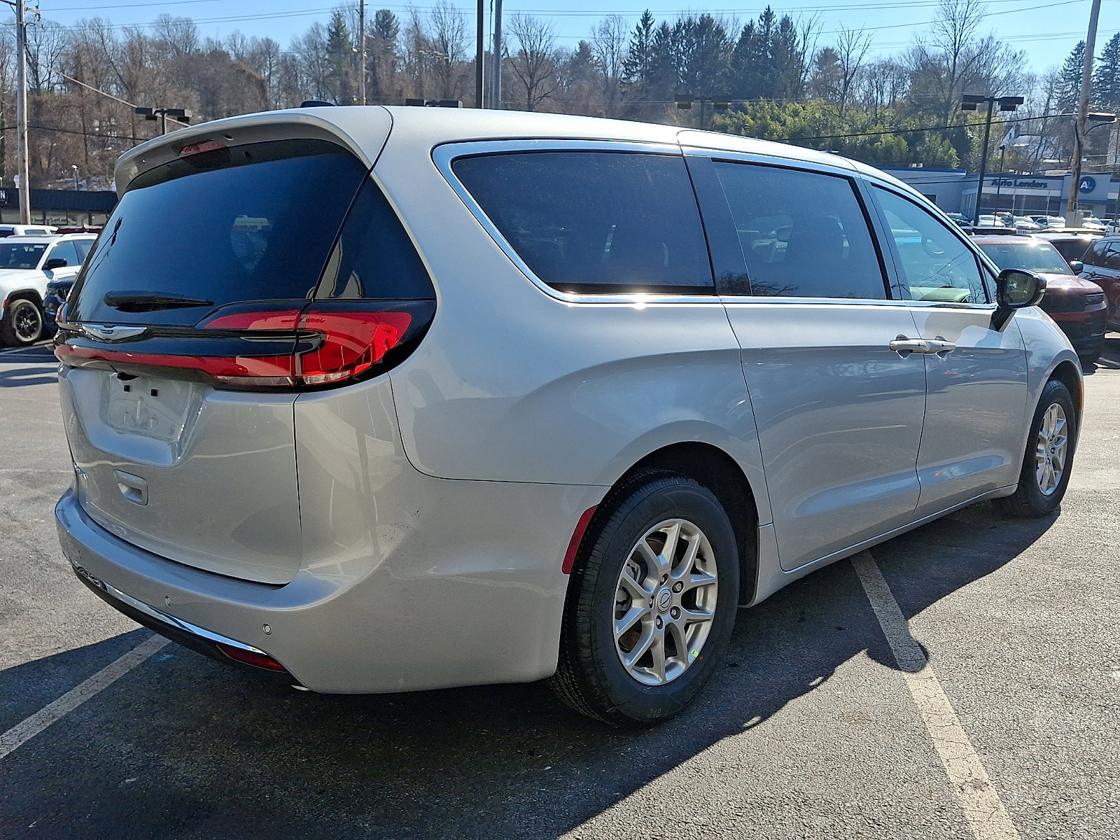 New 2026 Chrysler Pacifica Select image 3