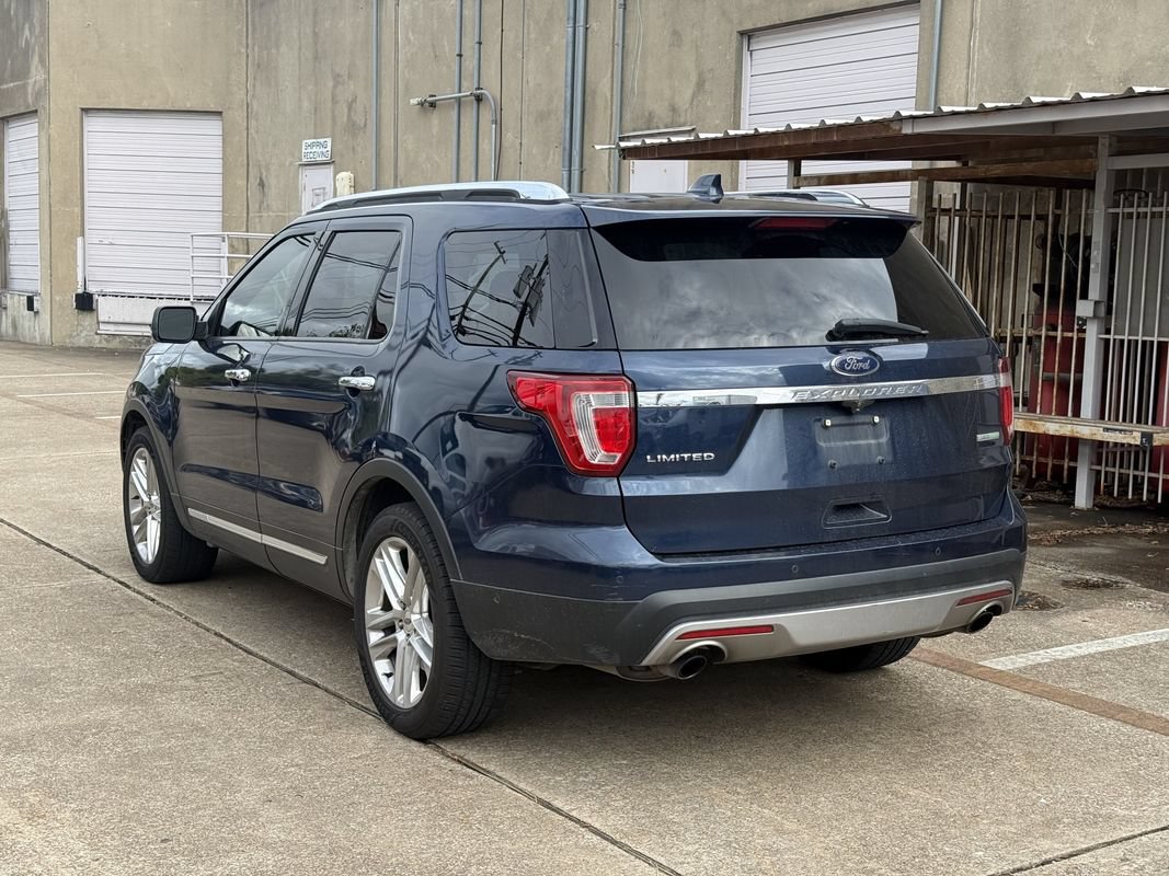 Used 2017 Ford Explorer Limited w/ Equipment Group 301A FWD image 6