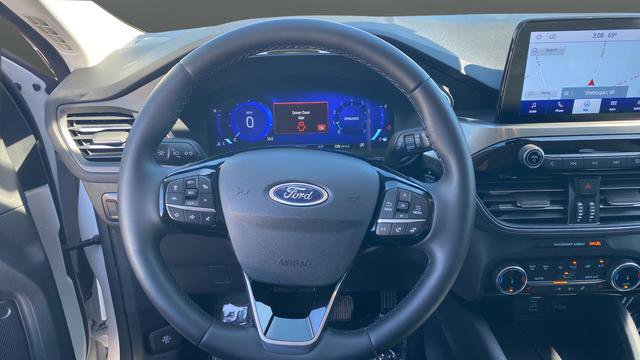 Used 2022 Ford Escape Titanium w/ Class II Trailer Tow Package AWD/4WD image 17