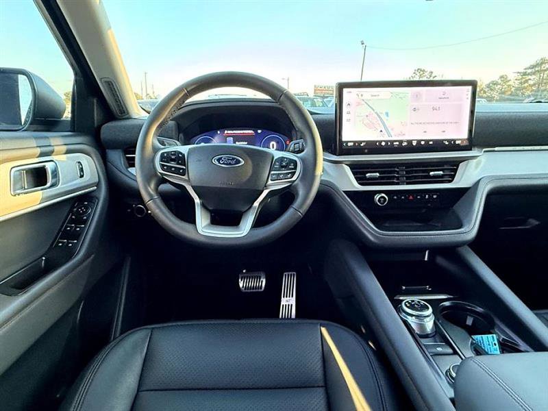 Used 2025 Ford Explorer Active image 35