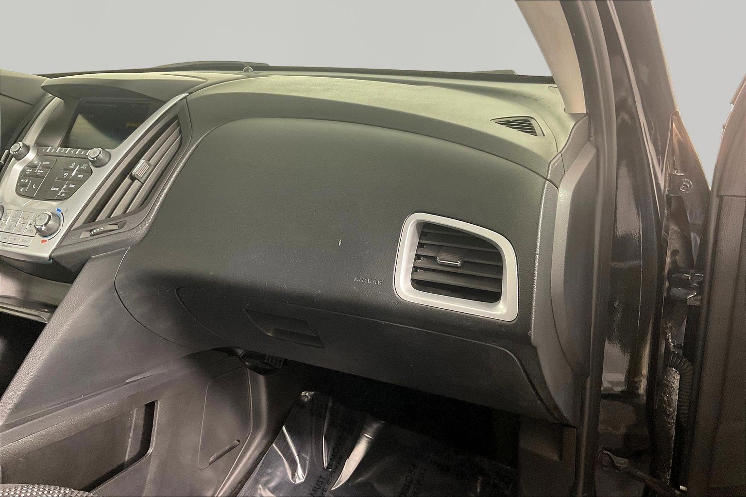 Used 2017 Chevrolet Equinox LS image 25