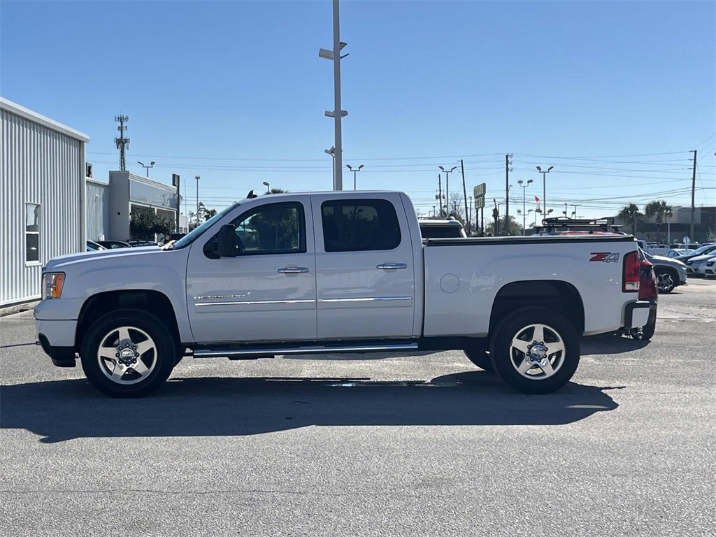 Used 2014 GMC Sierra 2500 Denali w/ Suspension Package, Off-Road image 2