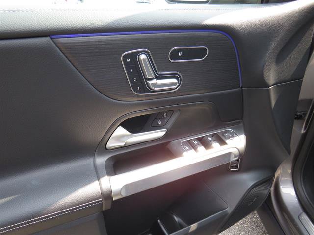 Used 2026 Mercedes-Benz GLB 250 4MATIC image 9