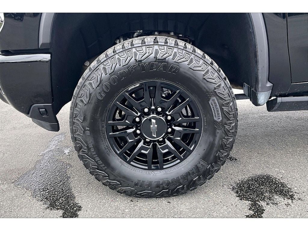 Used 2025 Chevrolet Silverado 2500 ZR2 w/ Technology Package AWD/4WD image 10
