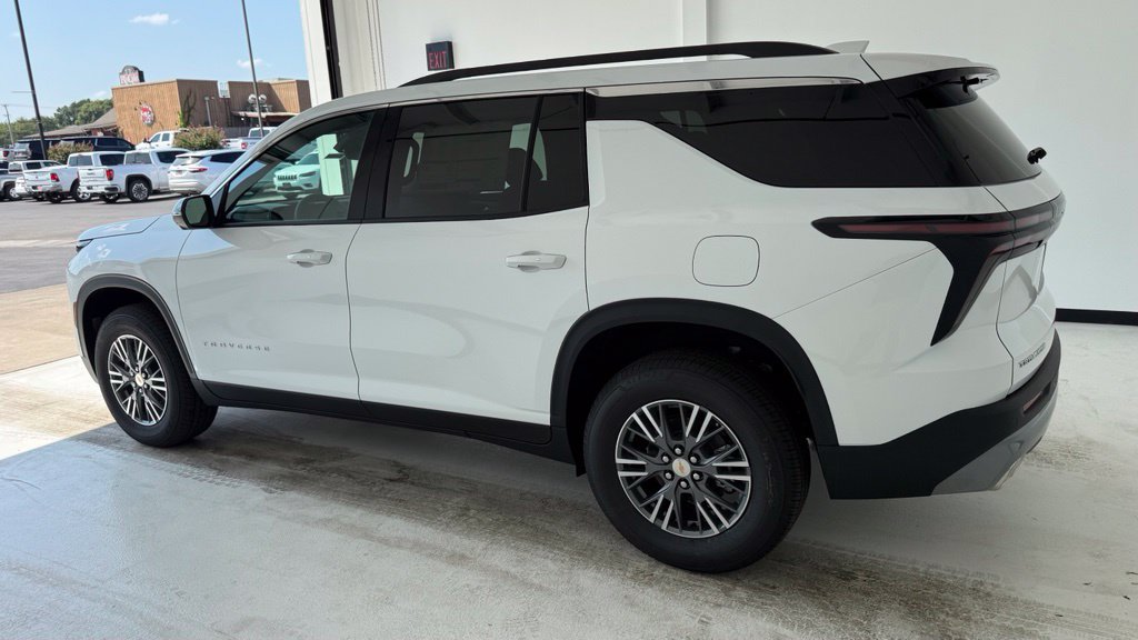 New 2027 Chevrolet Traverse LT w/ Driver Confidence Package FWD image 18