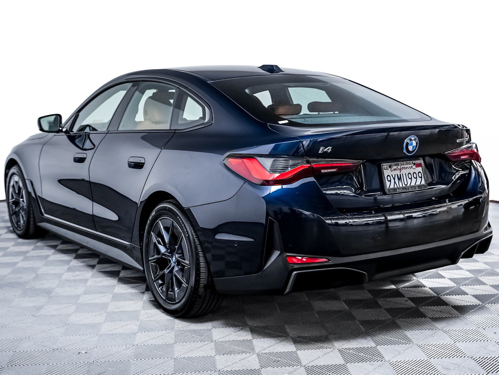Used 2023 BMW i4 eDrive35 w/ Premium Package RWD image 2