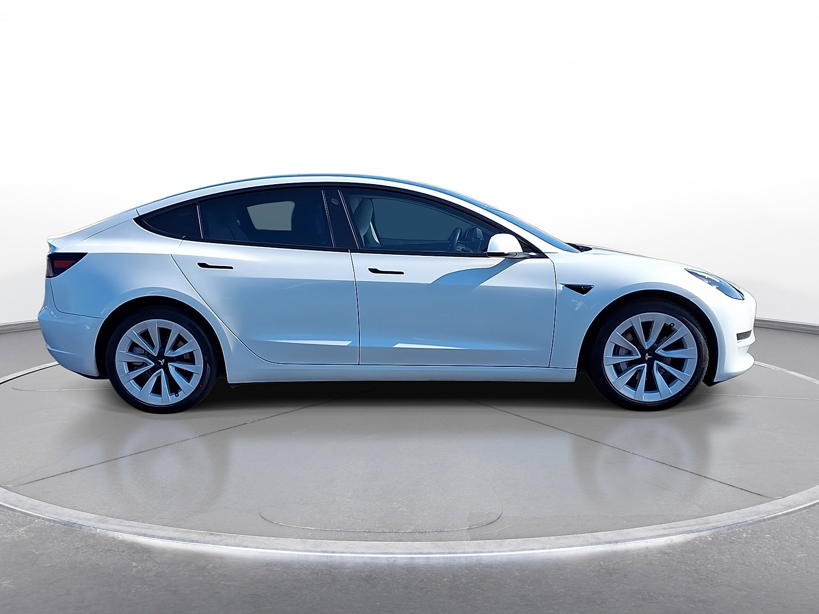 Used 2023 Tesla Model 3 Standard Range image 9