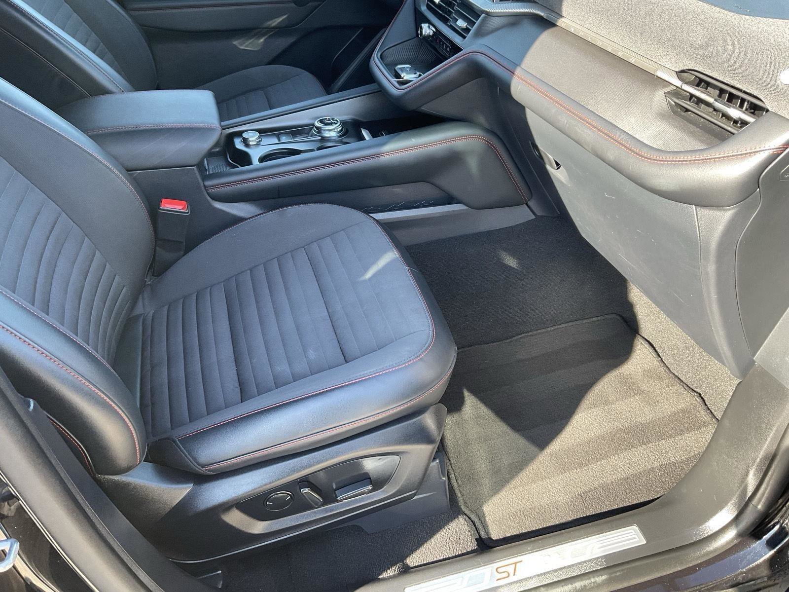 Used 2025 Ford Explorer ST-Line image 14