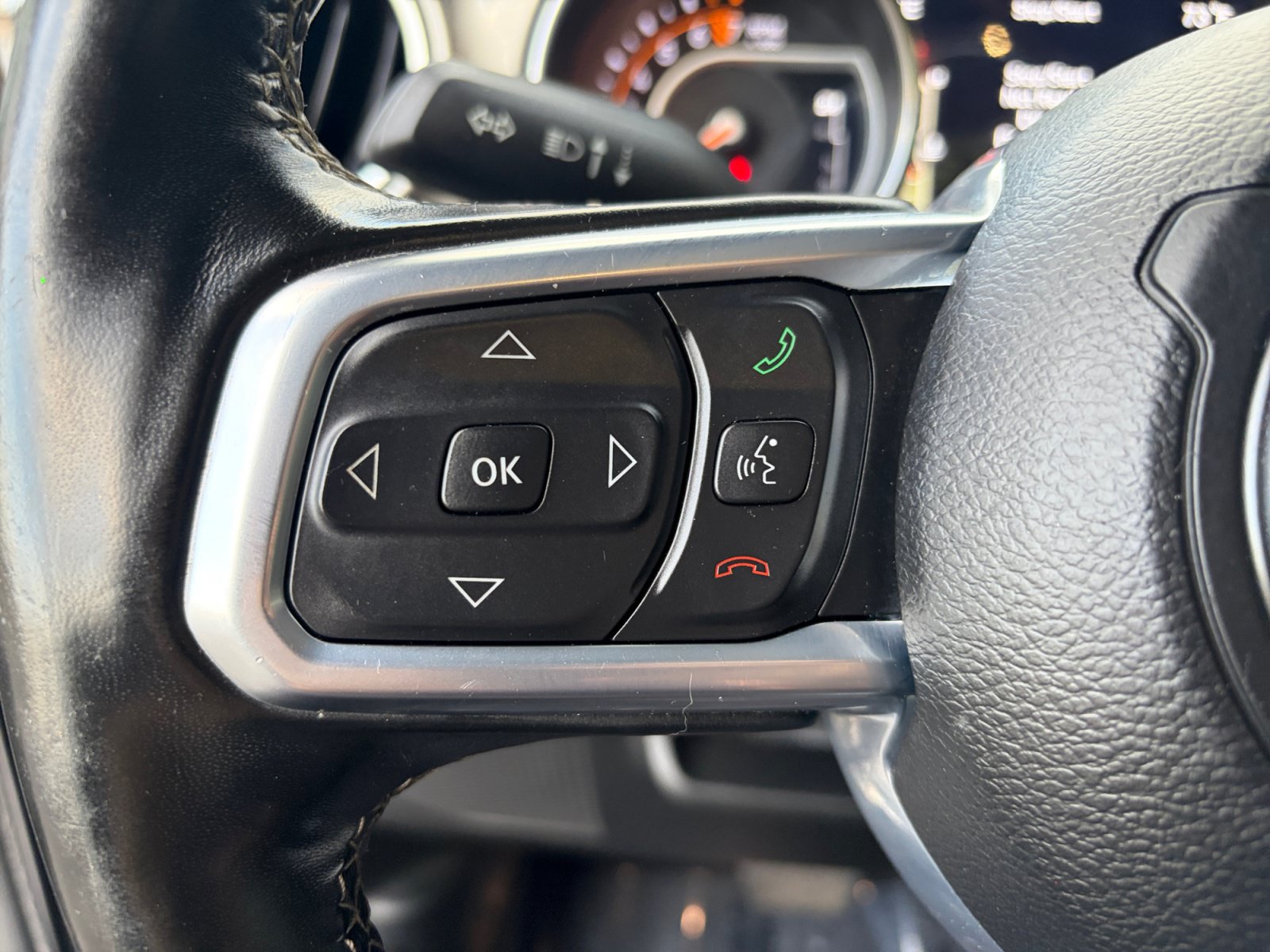 Used 2020 Jeep Wrangler Unlimited Sahara AWD/4WD image 32