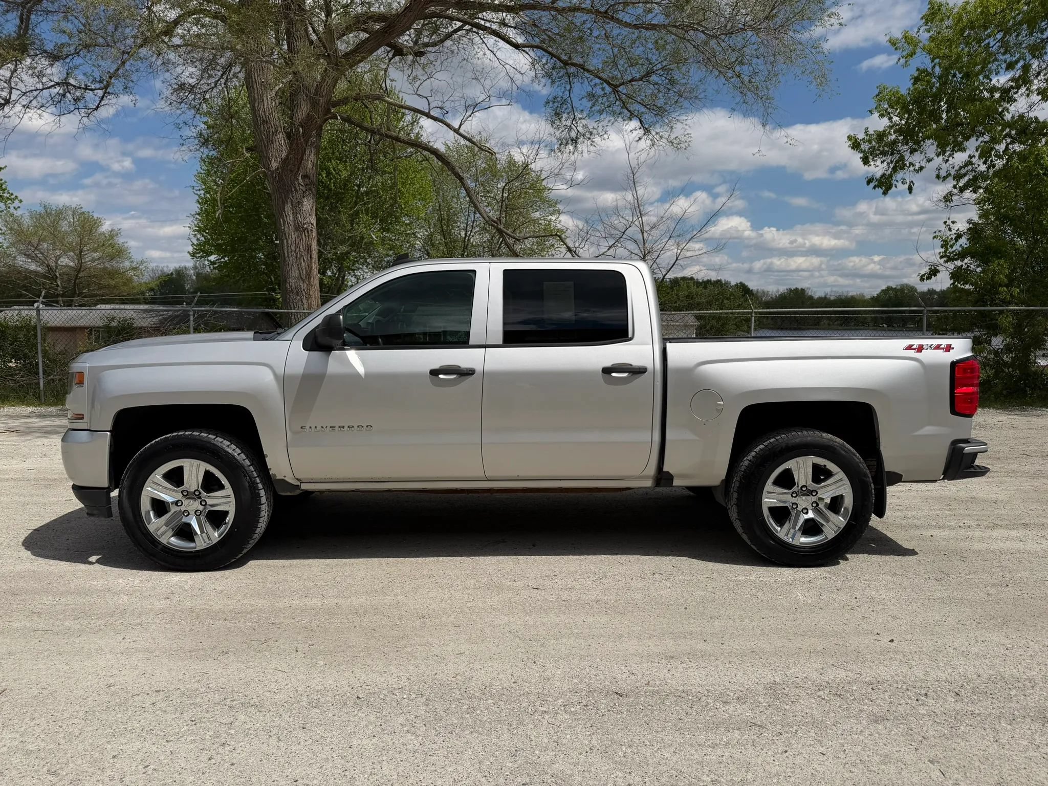 Used 2018 Chevrolet Silverado 1500 Custom w/ Custom Value Package AWD/4WD image 8