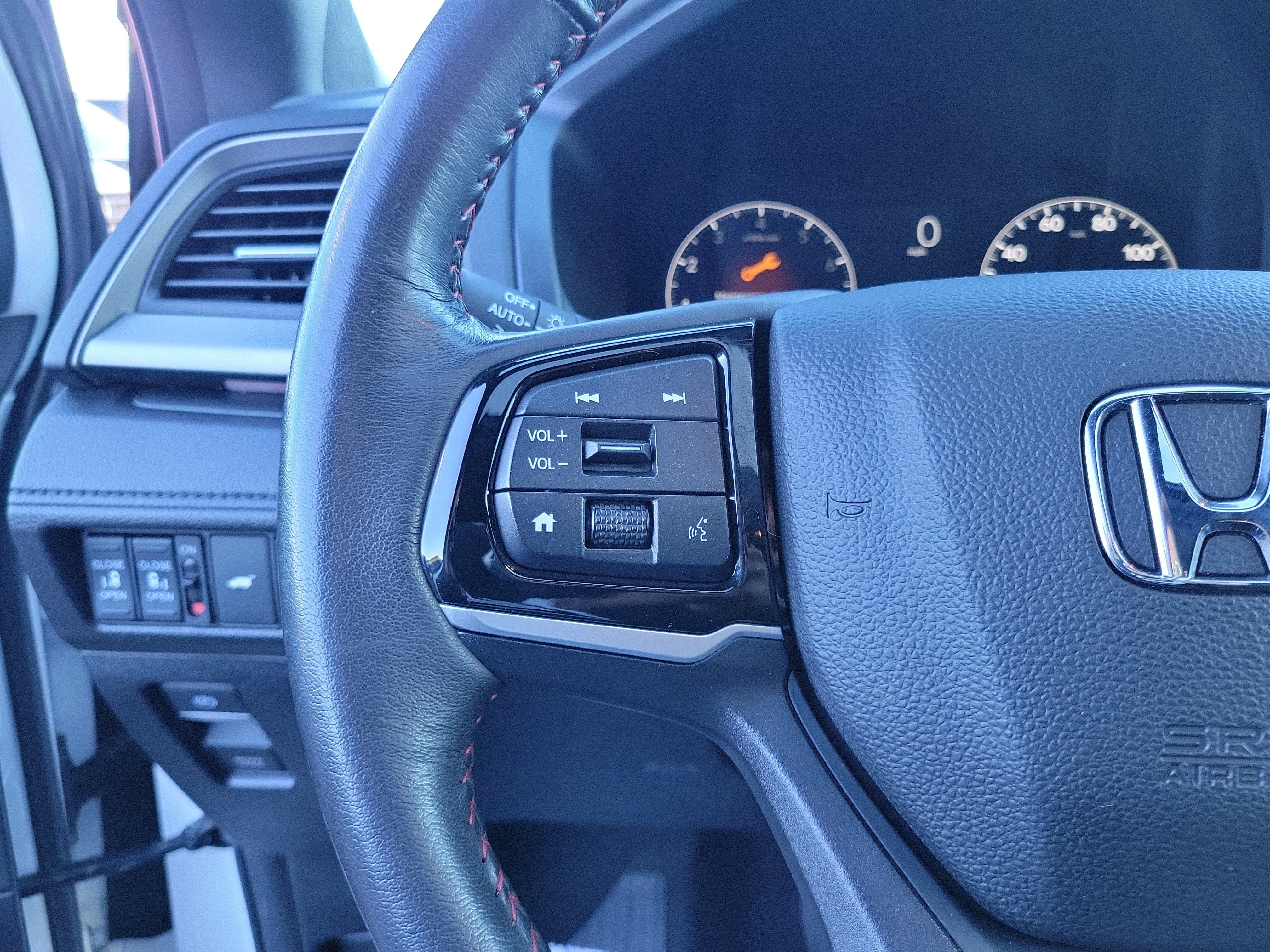 Used 2025 Honda Odyssey Sport-L image 22