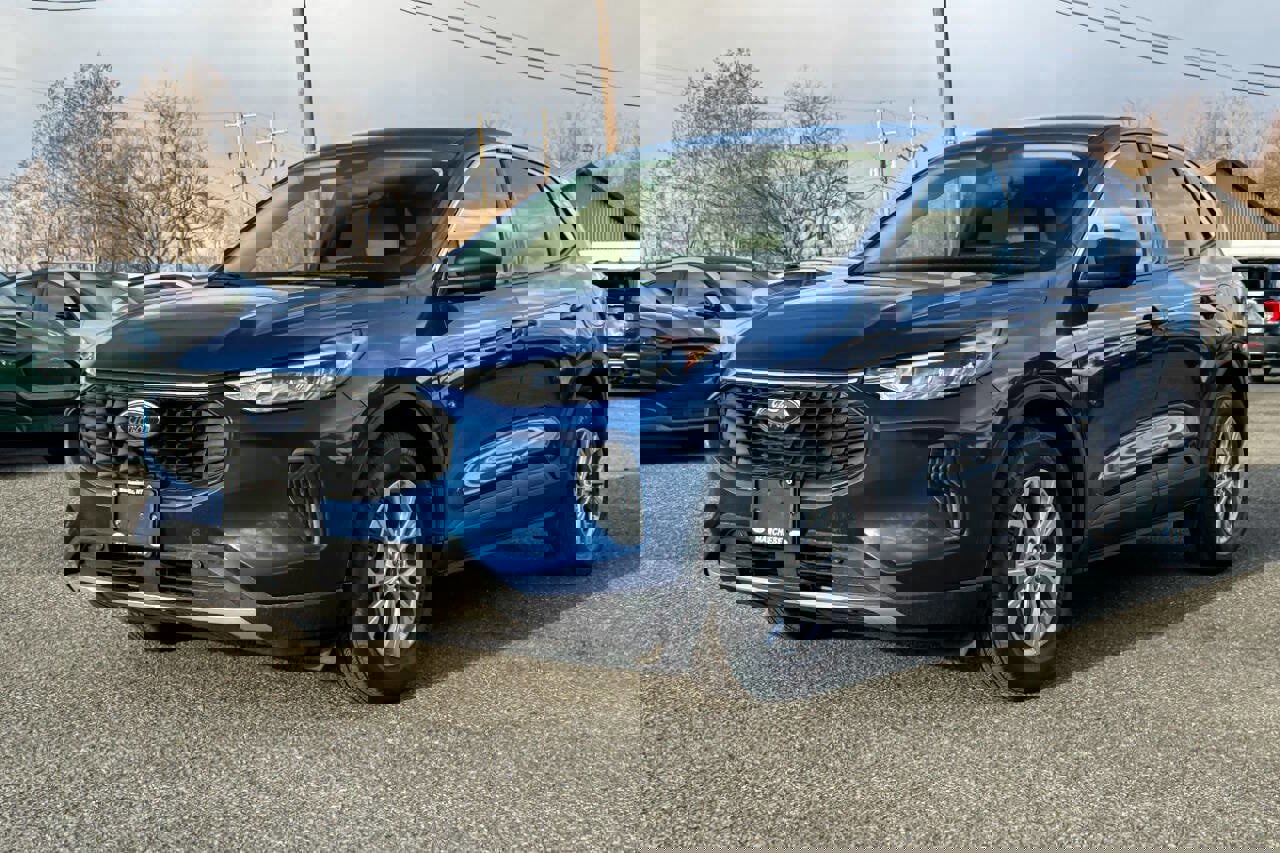 Used 2023 Ford Escape Active w/ Tech Pack #1 AWD/4WD image 7