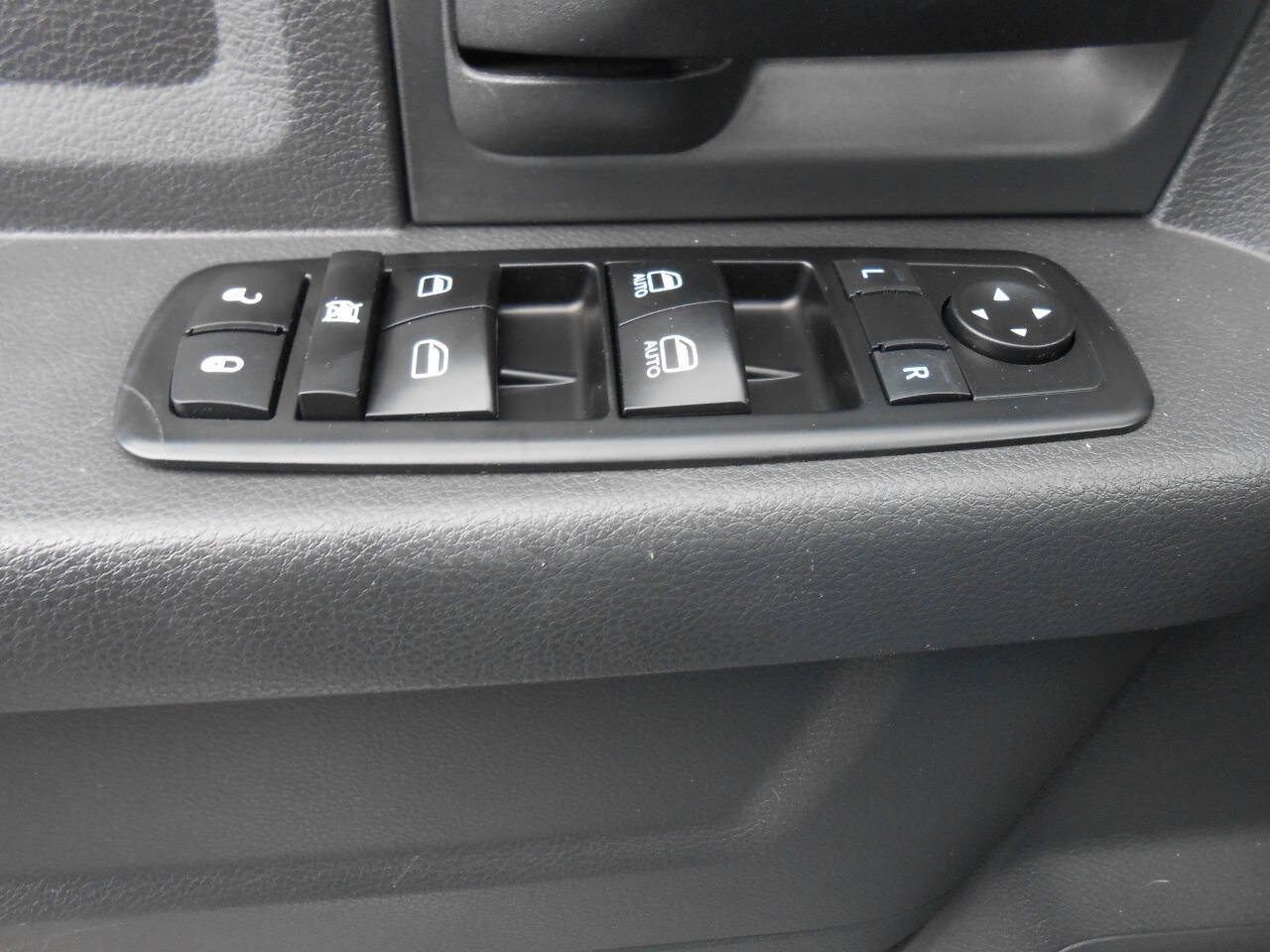 Used 2012 RAM 1500 ST w/ SXT Appearance Group AWD/4WD image 16