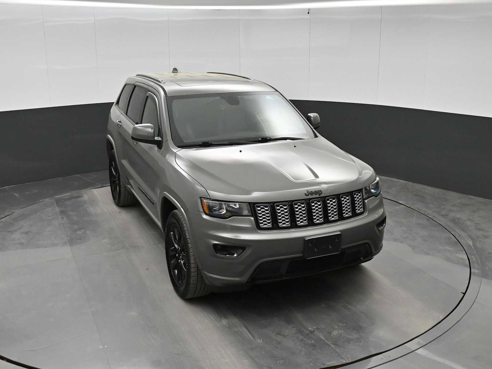 Used 2019 Jeep Grand Cherokee Altitude image 24