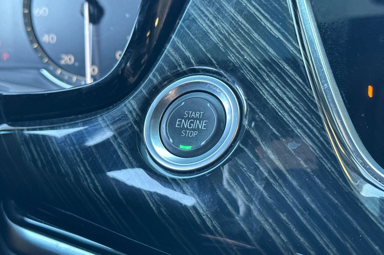 Certified 2025 Cadillac XT6 Premium Luxury image 31