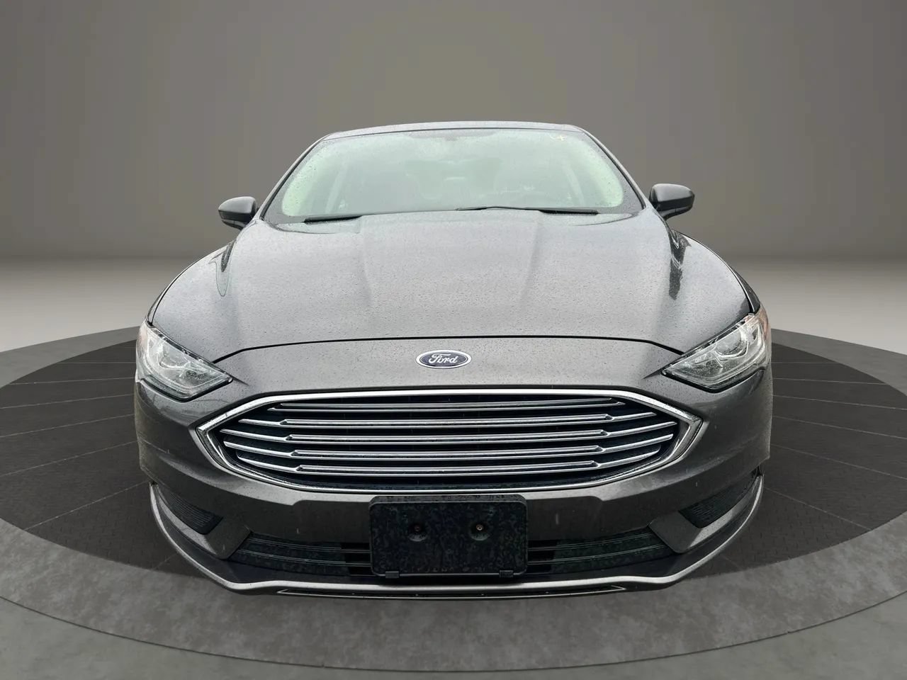 Used 2018 Ford Fusion SE FWD image 2