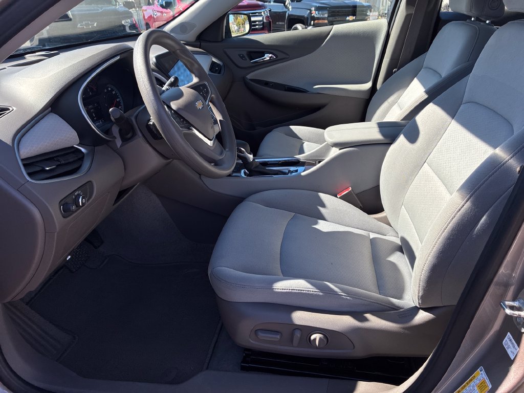 Used 2025 Chevrolet Malibu LT FWD image 13