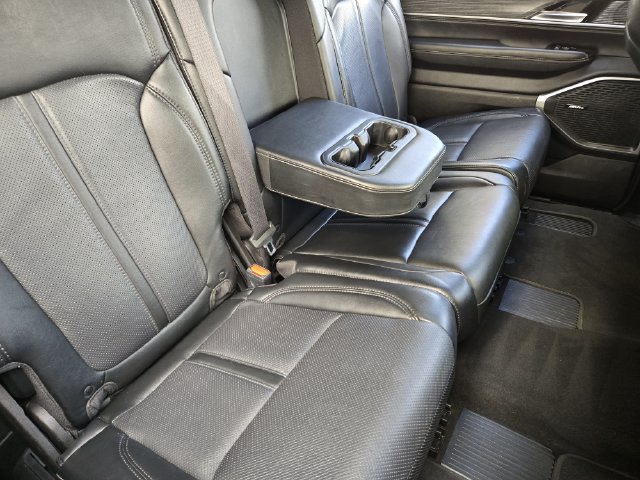Used 2024 Jeep Wagoneer L Series II RWD image 28