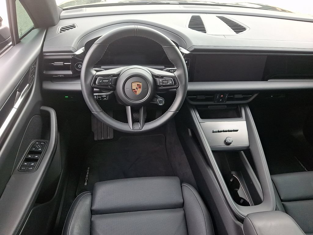 Used 2025 Porsche Macan Electric RWD image 11