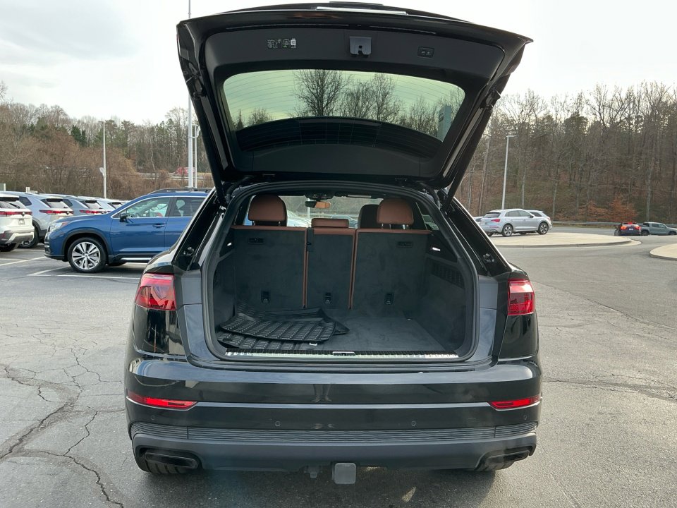 Used 2025 Audi Q8 Premium image 12