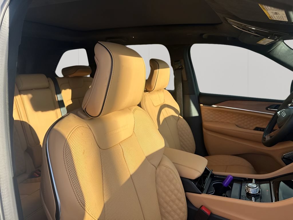 New 2025 Jeep Grand Cherokee Summit AWD/4WD image 16
