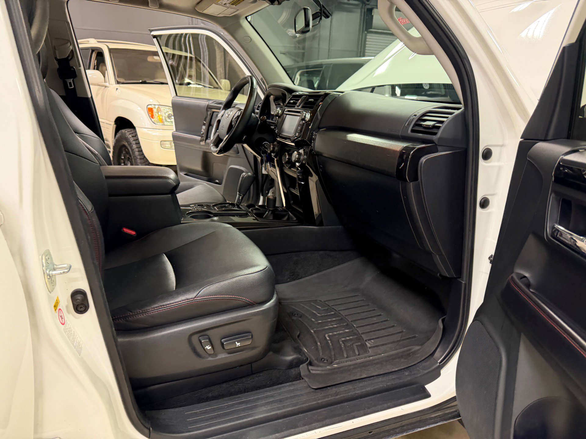 Used 2016 Toyota 4Runner Trail Premium AWD/4WD image 28