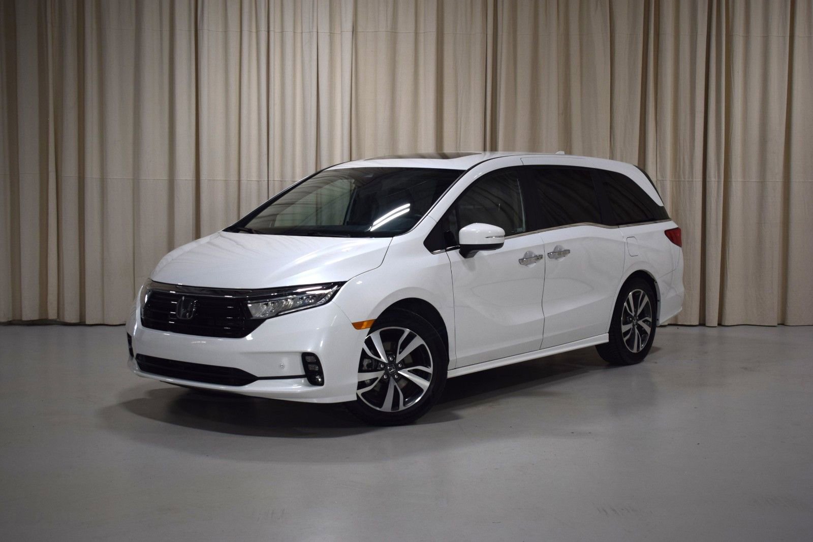 Used 2021 Honda Odyssey Touring image 1