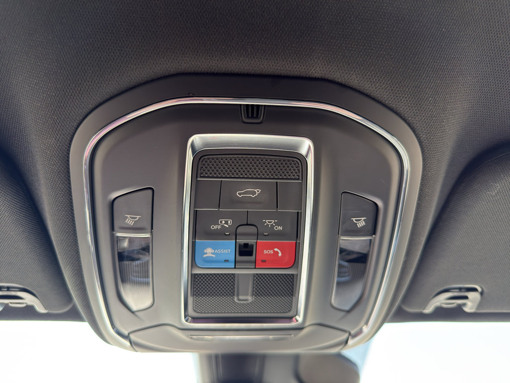 Used 2025 Jeep Wagoneer L Series II w/ Convenience Group I AWD/4WD image 21