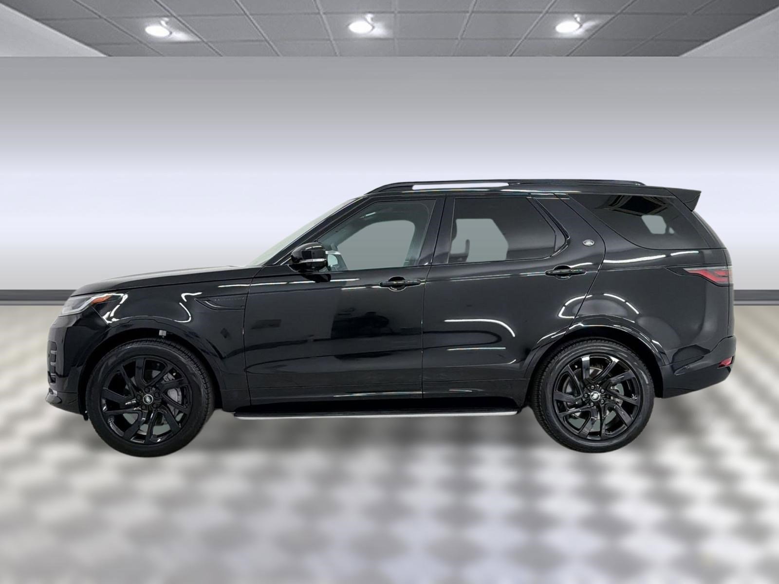 Used 2025 Land Rover Discovery Dynamic SE image 2