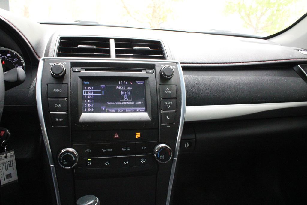 Used 2015 Toyota Camry SE FWD image 38
