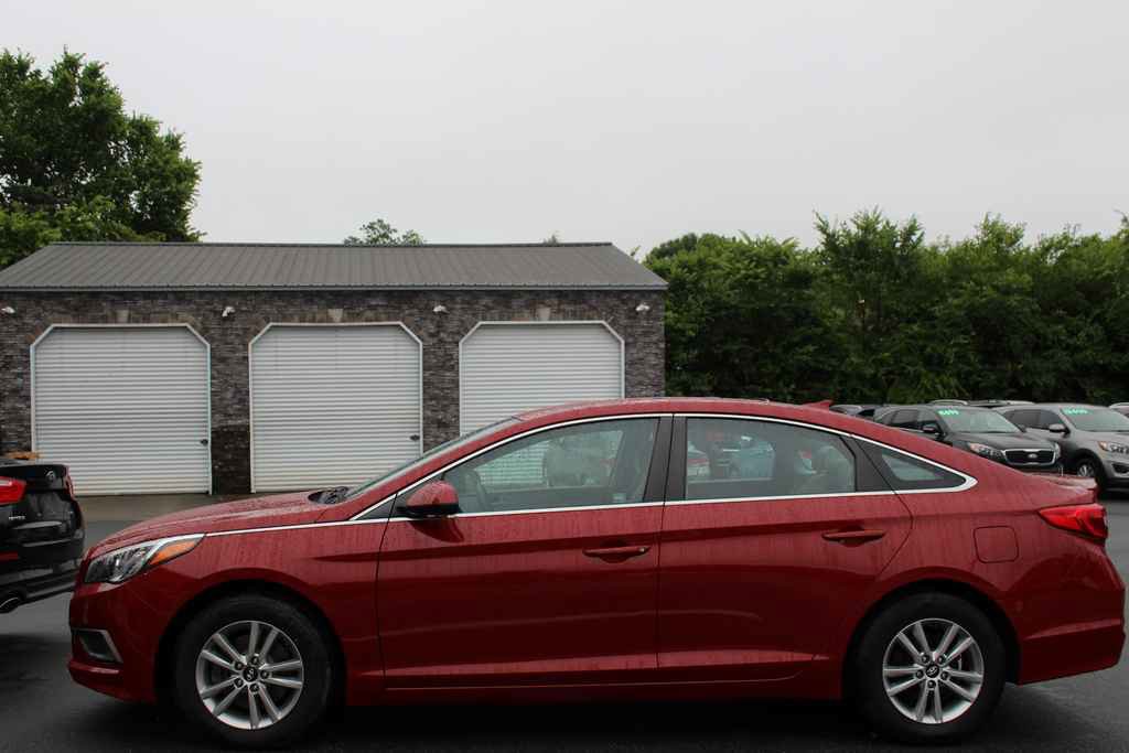 Used 2017 Hyundai Sonata SE image 9