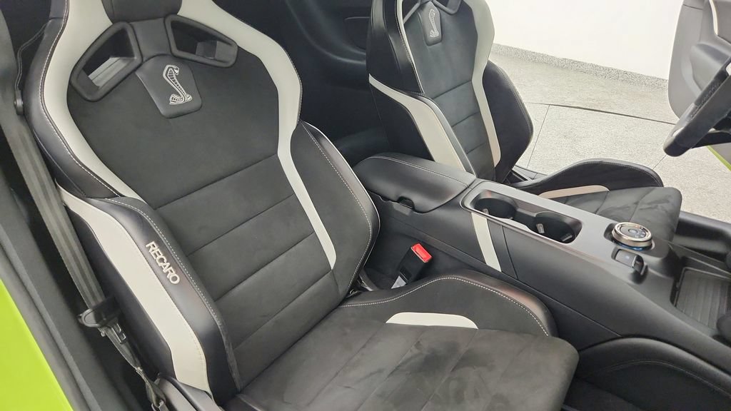 Used 2020 Ford Mustang Shelby GT500 w/ Carbon Fiber Track Pack RWD image 28