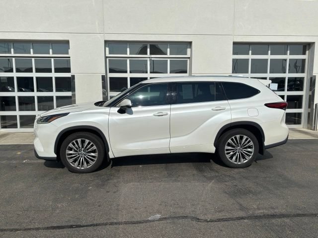 Used 2021 Toyota Highlander Platinum AWD/4WD image 3