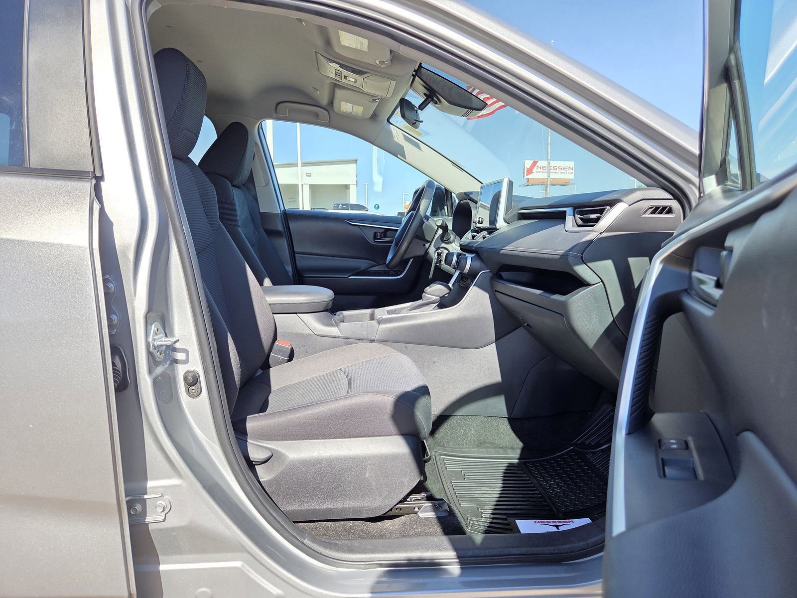 Used 2024 Toyota RAV4 LE AWD/4WD image 18
