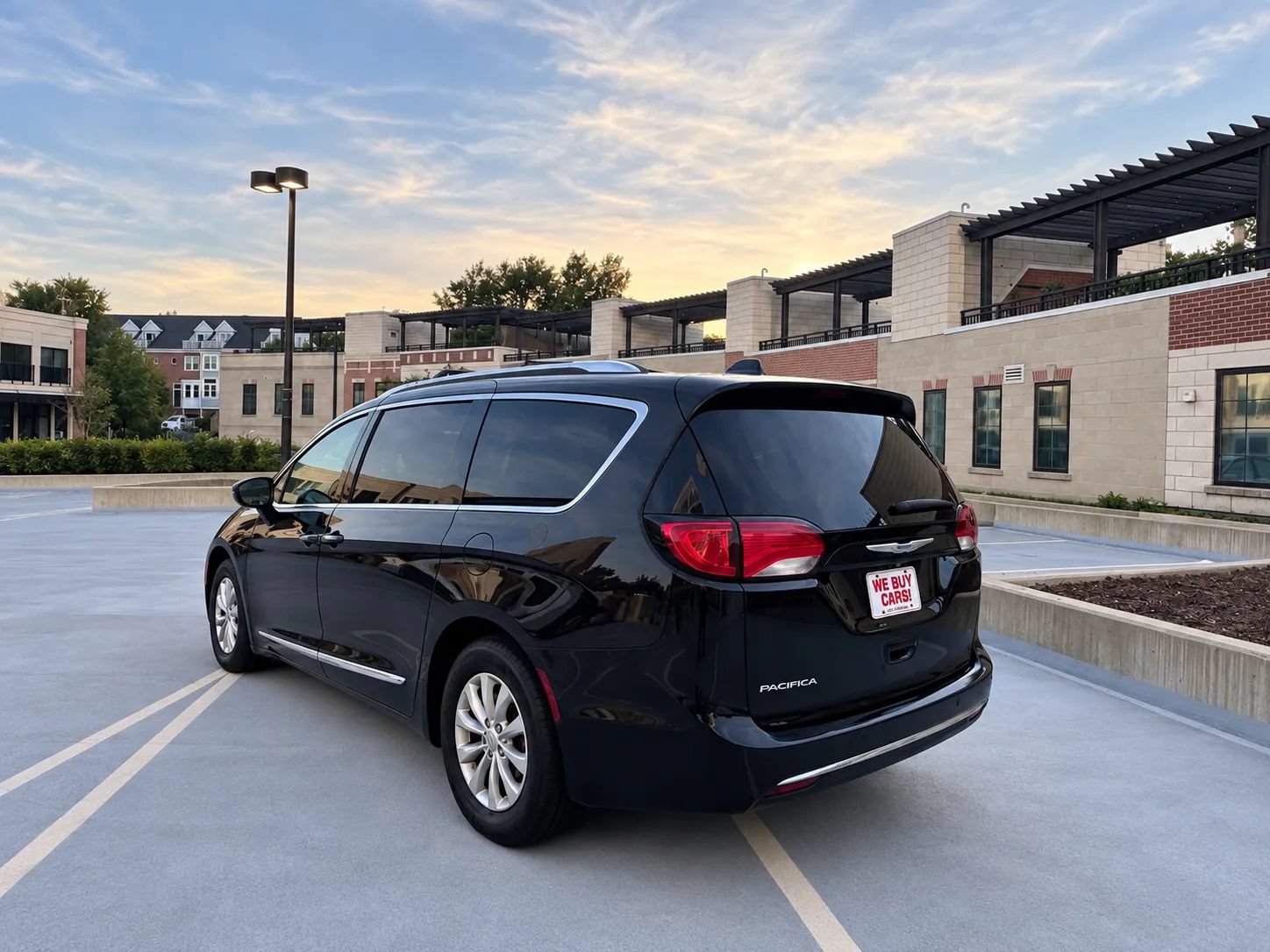Used 2018 Chrysler Pacifica Touring-L FWD image 7