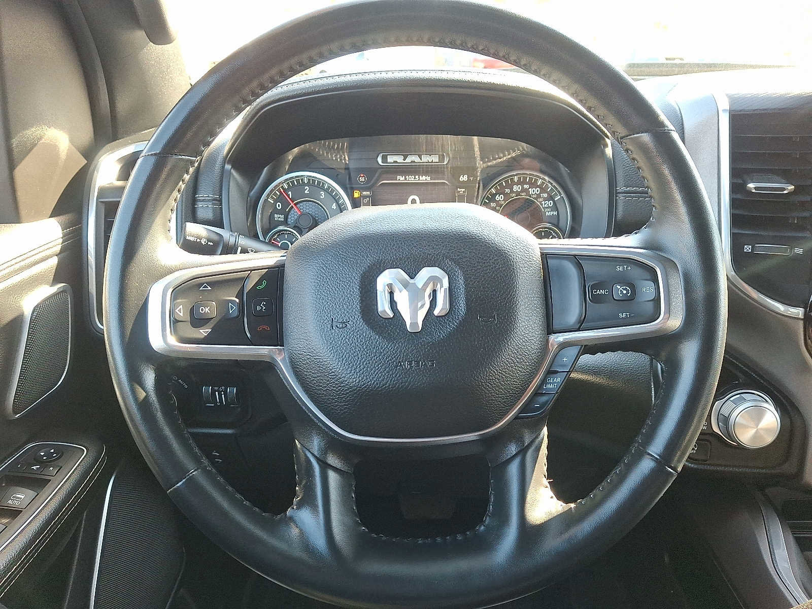 Used 2023 RAM 1500 Laramie AWD/4WD image 18