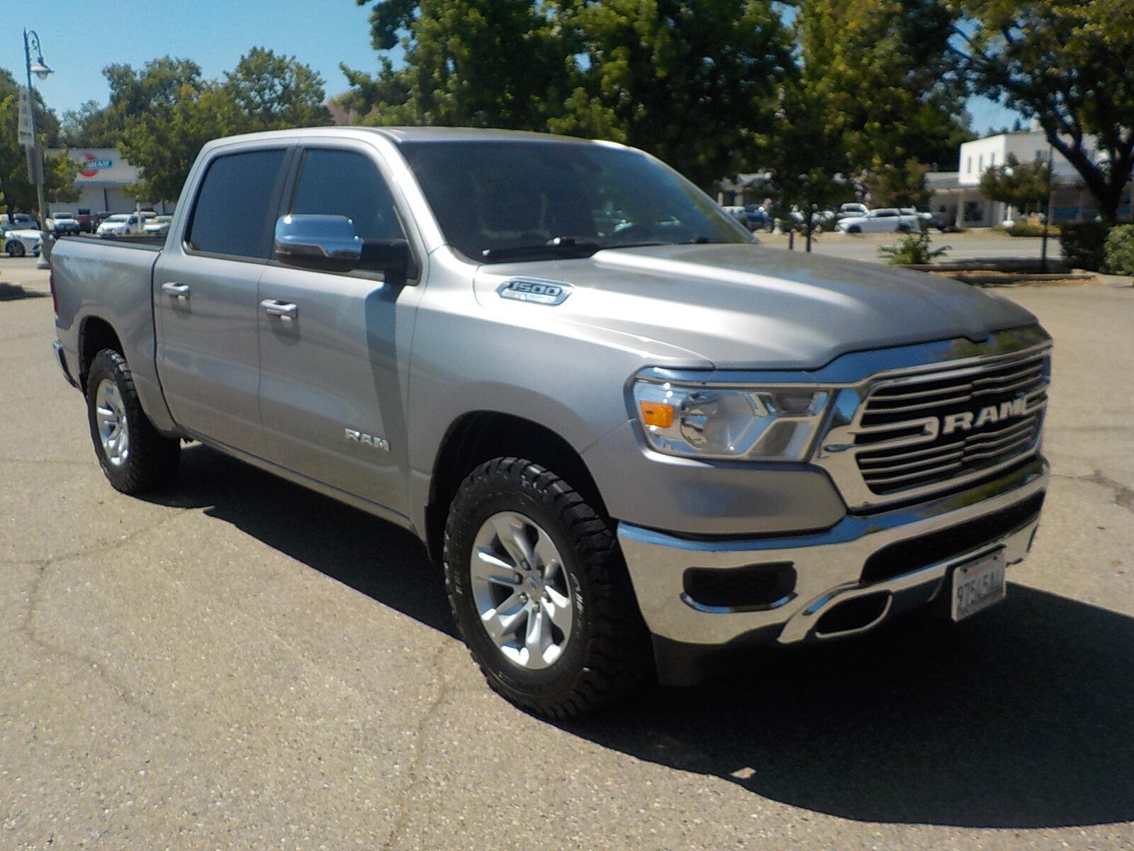Used 2024 RAM 1500 Laramie AWD/4WD image 4