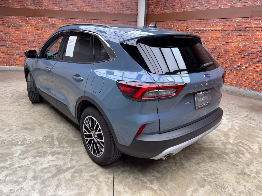 Certified 2023 Ford Escape SE FWD image 2