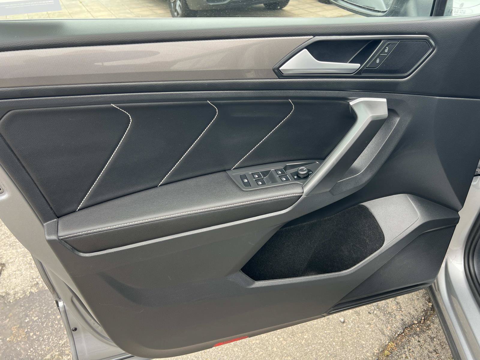 Certified 2023 Volkswagen Tiguan SE FWD image 6