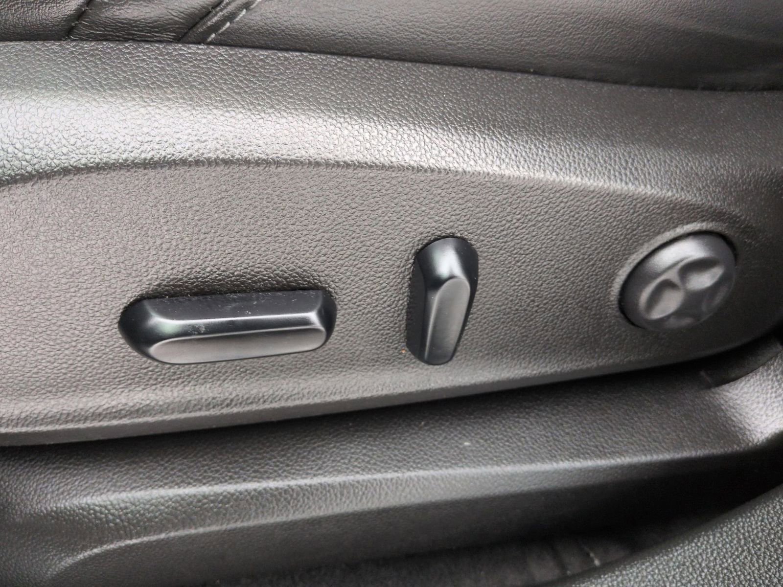 Used 2019 Buick Envision Essence image 19