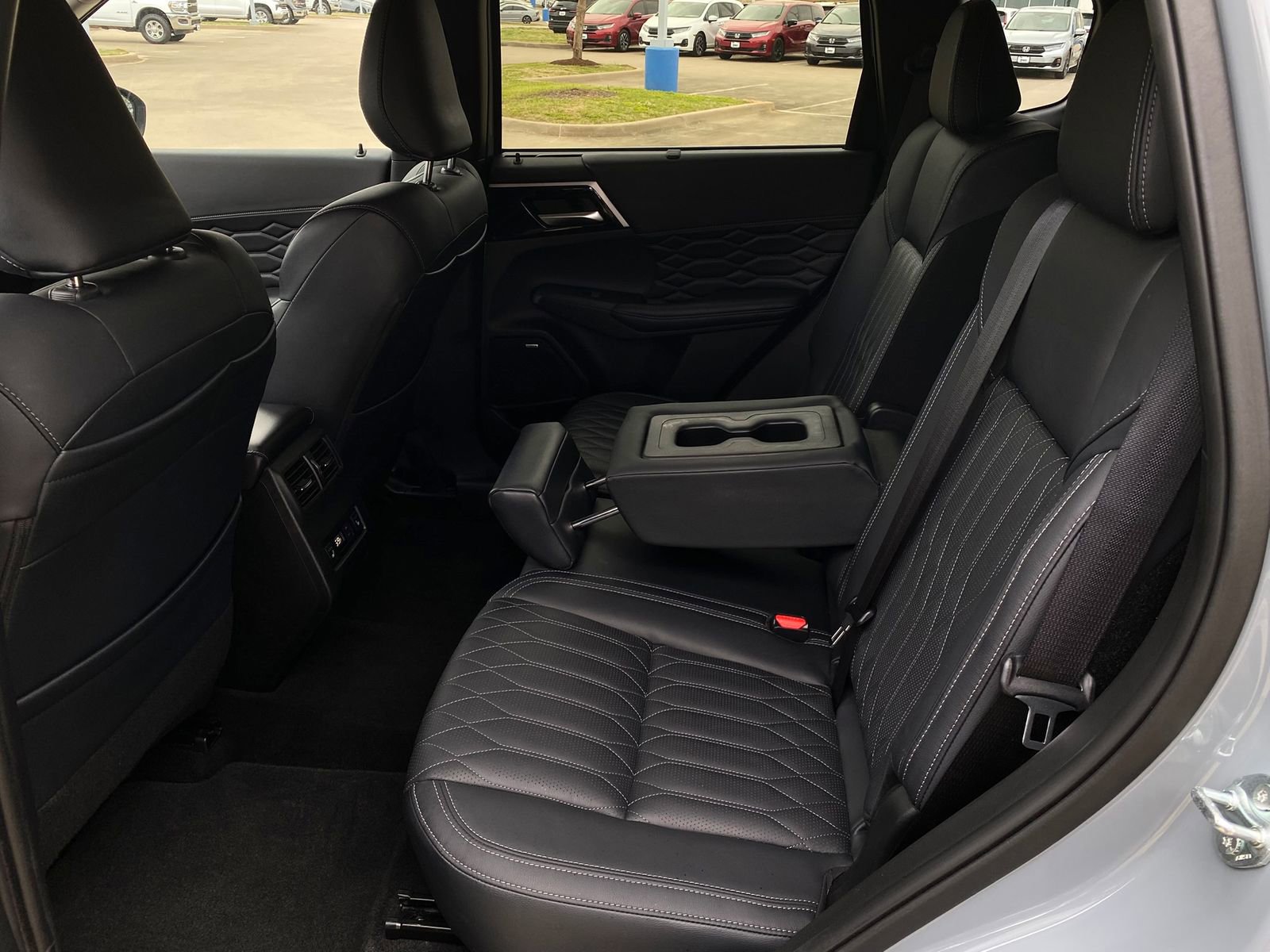 Used 2025 Mitsubishi Outlander SEL image 27