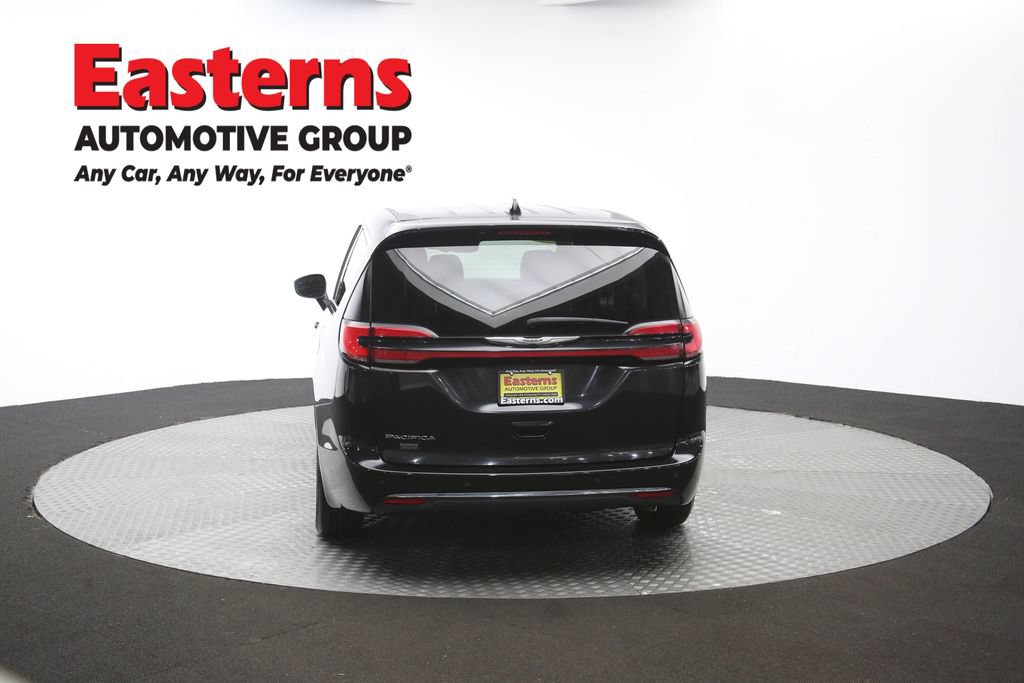 Used 2023 Chrysler Pacifica Touring-L FWD image 37