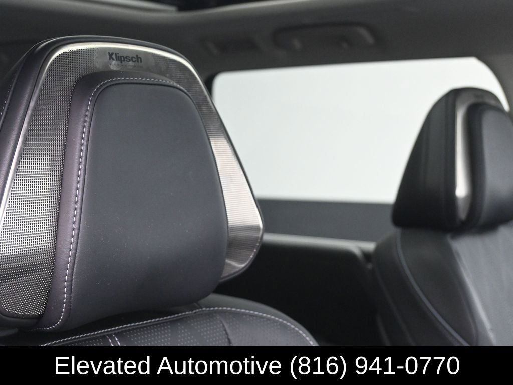 Used 2025 INFINITI QX80 Sensory image 9