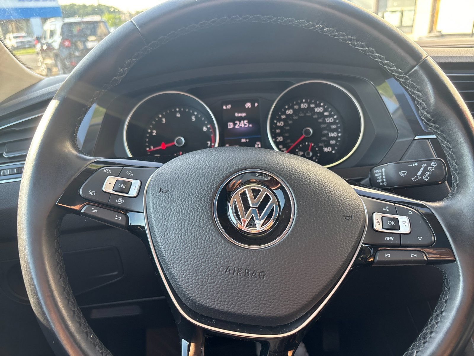 Used 2019 Volkswagen Tiguan SE AWD/4WD image 25