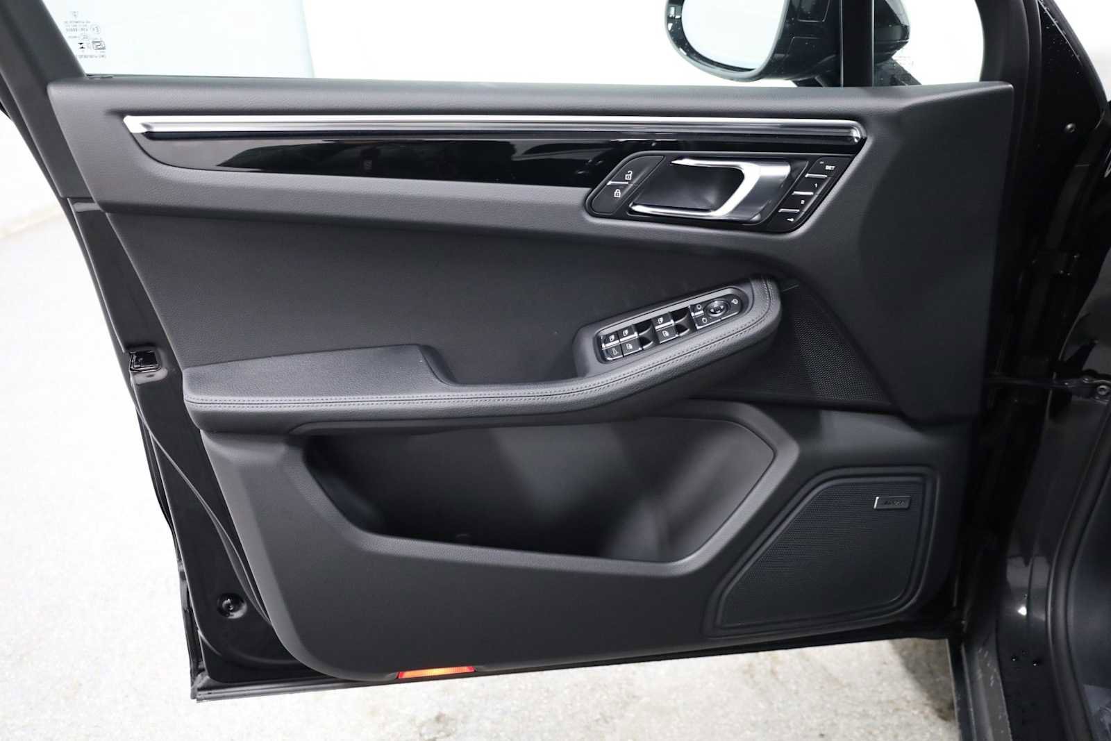 New 2026 Porsche Macan image 16