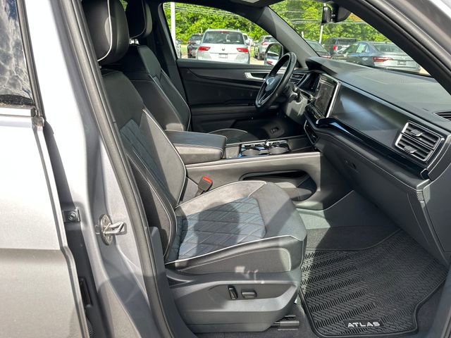 Certified 2024 Volkswagen Atlas Cross Sport SEL Premium R-Line AWD/4WD image 35