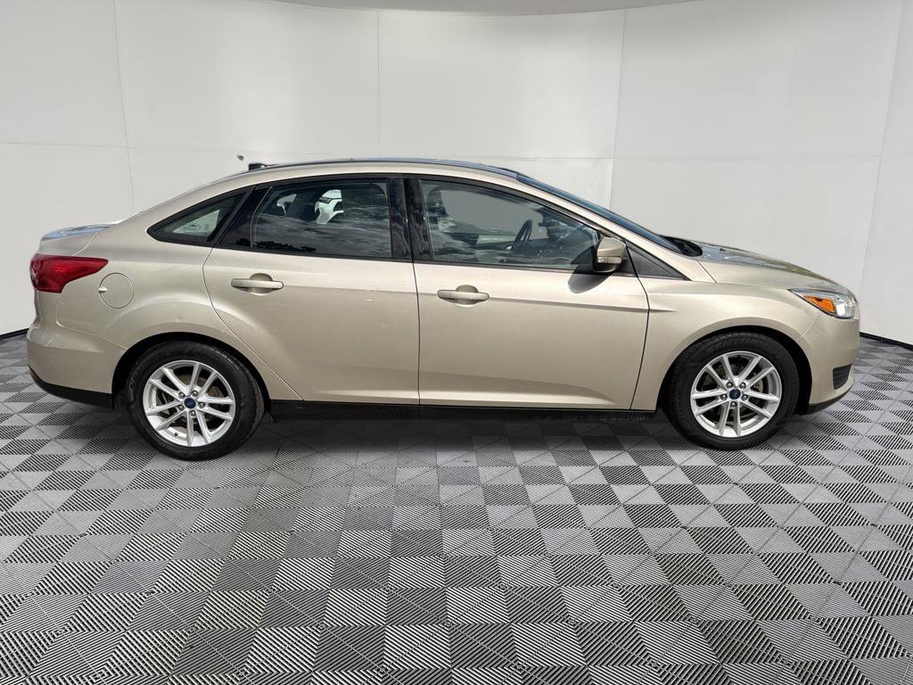 Used 2017 Ford Focus SE w/ Cold Weather Package FWD image 8