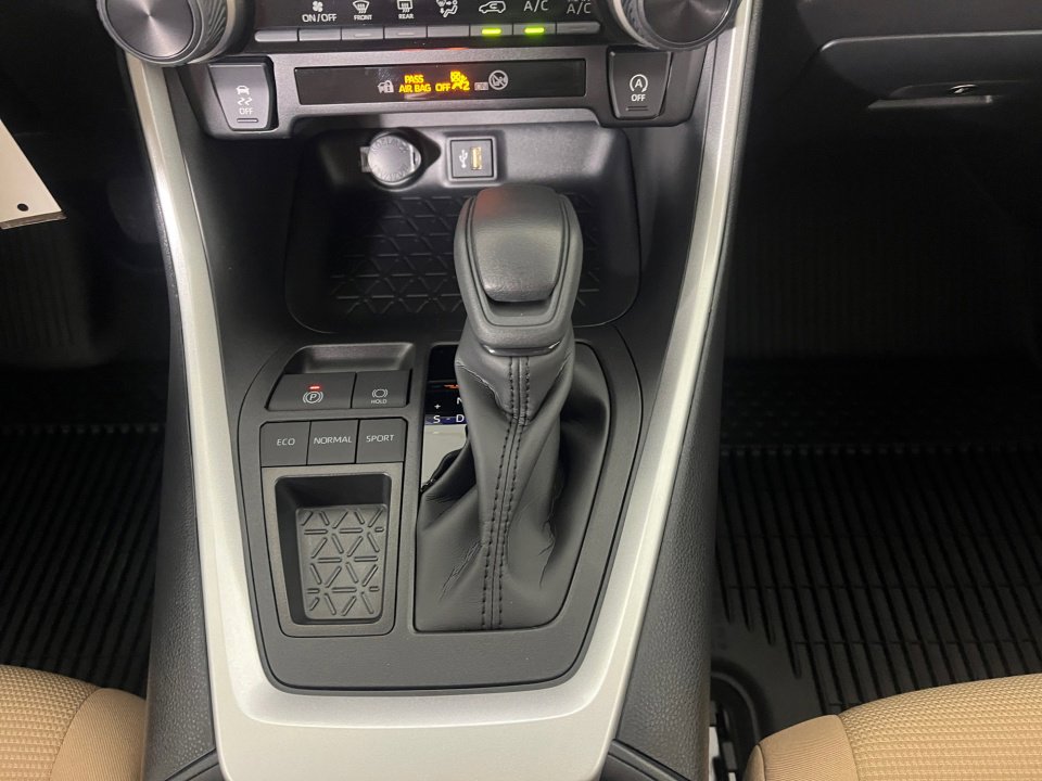 New 2025 Toyota RAV4 LE image 17