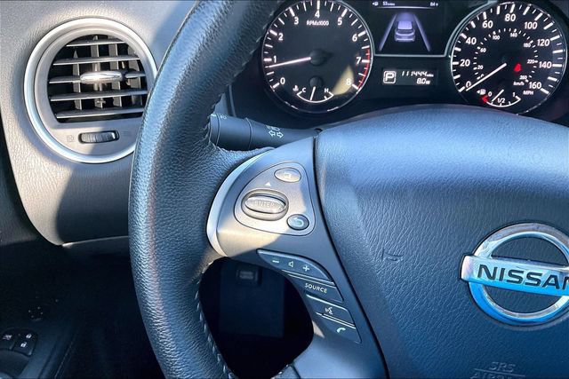 Used 2013 Nissan Pathfinder Platinum FWD image 16